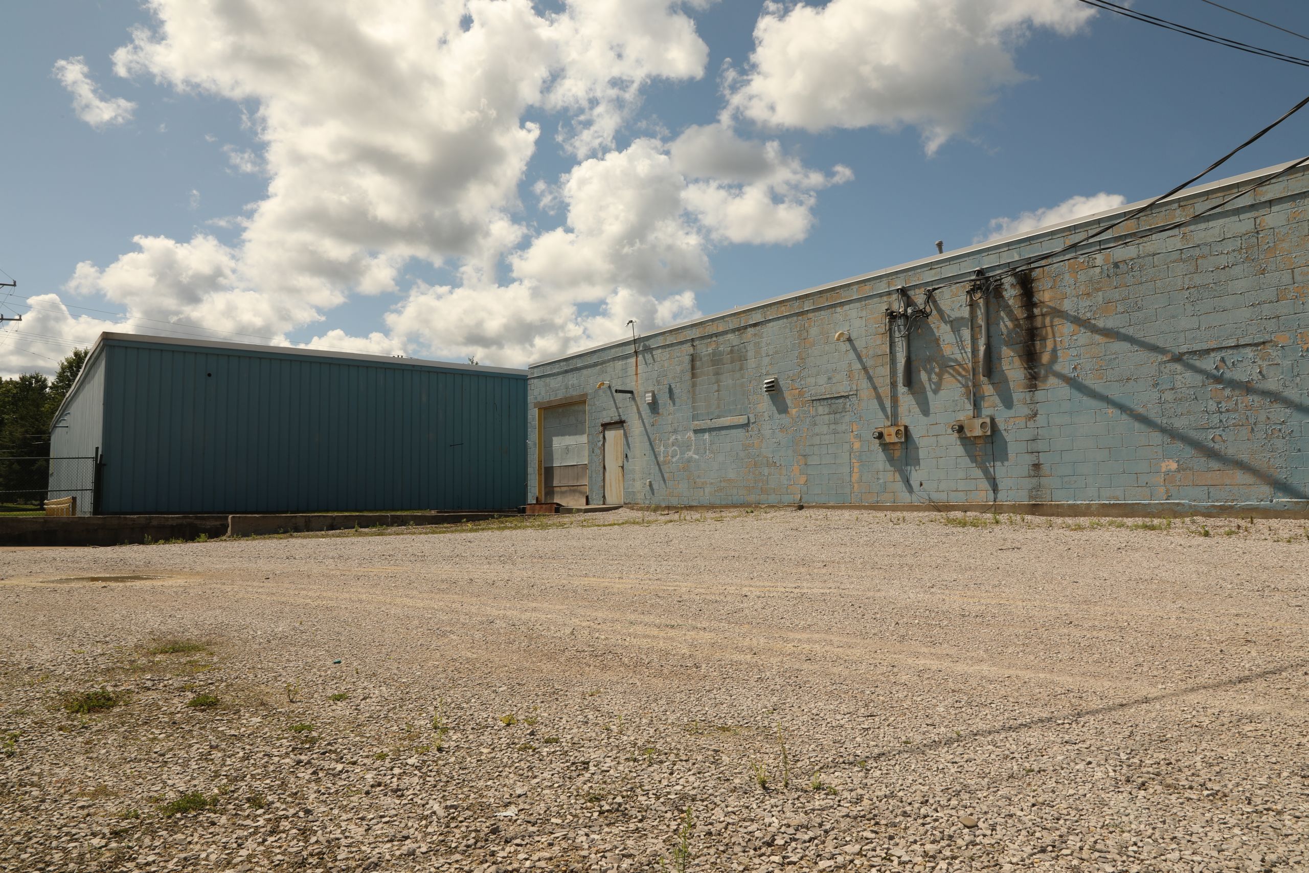 Photo of a factory that appears to be closed